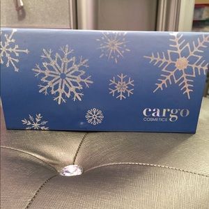 Cargo cosmetics chill in the six